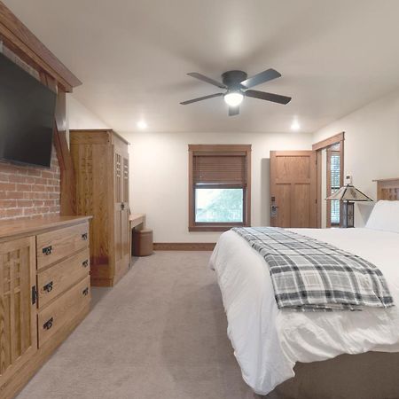 Main Street Inn Vermillion Екстериор снимка